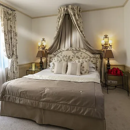 Le Paul Hotel